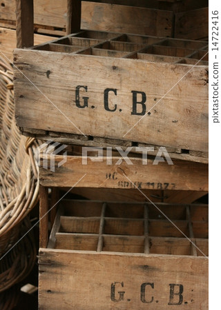 Old wooden box 14722416