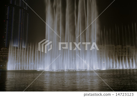 famous dubai musical fountain 14723123