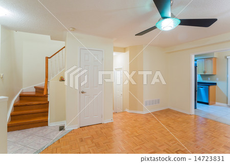 Empty living room Empty living room 14723831
