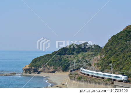 Limited express train running along the coast of the Kisigami main line Limited express train running along the coast of the Kisigami main line 14725403