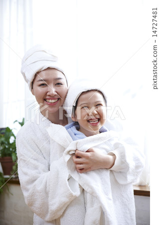 沐浴的母親女孩 沐浴的母親女孩 14727481
