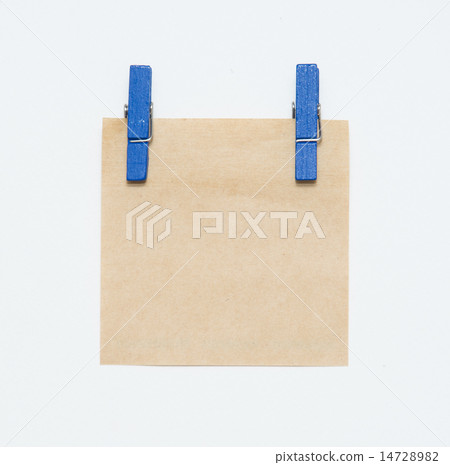 Paper color wood clip note on isolated Paper color wood clip note on isolated 14728982