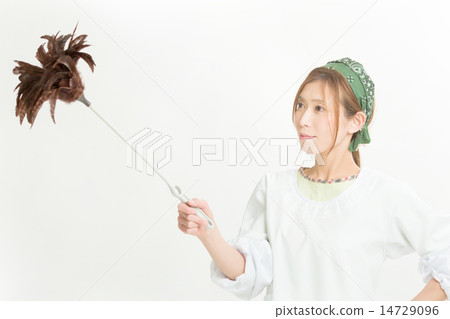 Housewife to wear clothes for cleaning 14729096