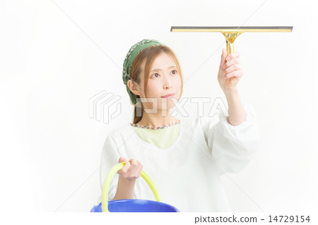 Housewife to wear clothes for cleaning Housewife to wear clothes for cleaning 14729154