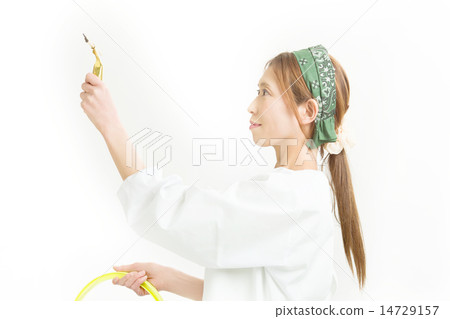 Housewife to wear clothes for cleaning Housewife to wear clothes for cleaning 14729157