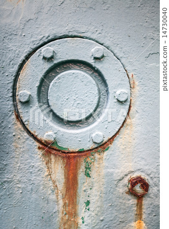 Round gray rusted cover mounted with bolts 14730040