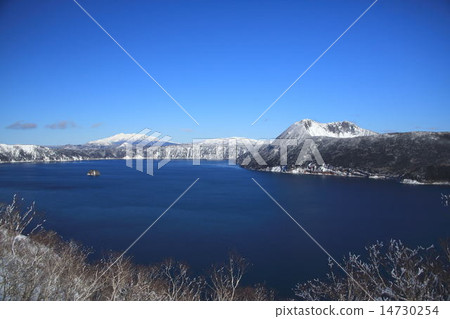 Lake Mashu in winter Lake Mashu in winter 14730254
