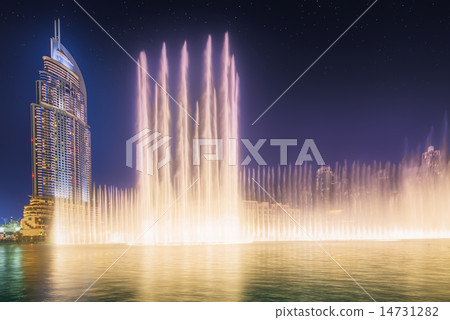 The dancing fountain Burj Khalifa in Dubai, UAE 14731282