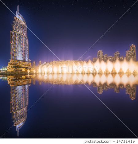 The dancing fountain Burj Khalifa in Dubai, UAE 14731419