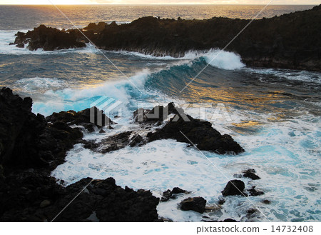 Chile Easter Island Ana, Kai Tangata Cove 14732408