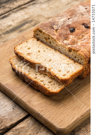 Sliced loaf of homemade unleavened wheat bread 14733071