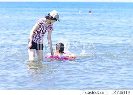 Swimming in the sea 14736319