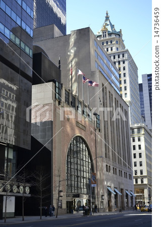 Walking towards 5th av 14736459