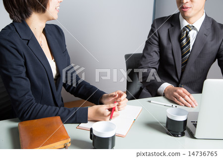 Business men and women meeting PC Business men and women meeting PC 14736765