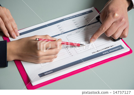 企業男性和女性文件會議 企業男性和女性文件會議 14737127