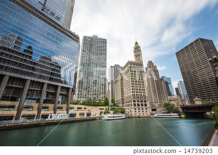 Chicago downtown building by Chicago riverwalk Chicago downtown building by Chicago riverwalk 14739203