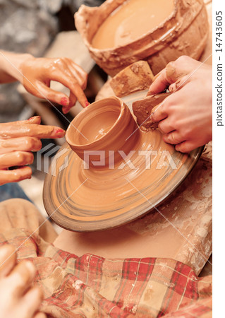 How to make a clay pot How to make a clay pot 14743605