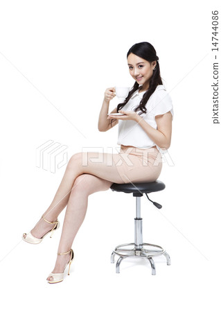 一個女人在日常生活中 14744086