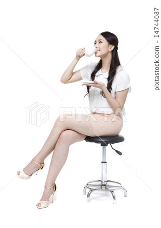 一個女人在日常生活中 14744087