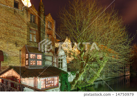Picturesque night canal in Bruges, Belgium Picturesque night canal in Bruges, Belgium 14750979