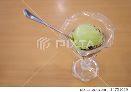 Green tea ice-cream 14751039