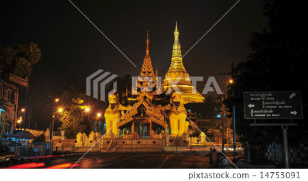 Shwedagon Paya pagoda illuminated in the evening 14753091