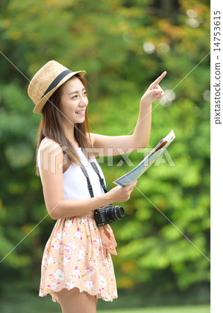 Young chinese traveller looking for direction 14753615