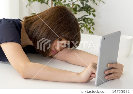 Living young lady 14755921