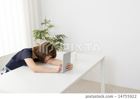 Living young lady Living young lady 14755922