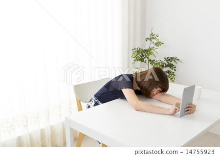 Living young lady Living young lady 14755923