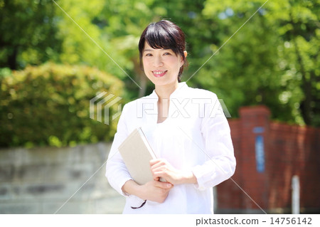 閱讀·中年婦女 閱讀·中年婦女 14756142
