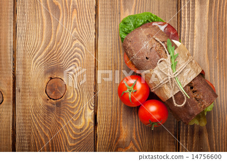 Sandwich with salad, ham, cheese and tomatoes 14756600