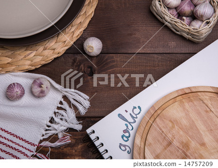 garlic on a desk 14757209