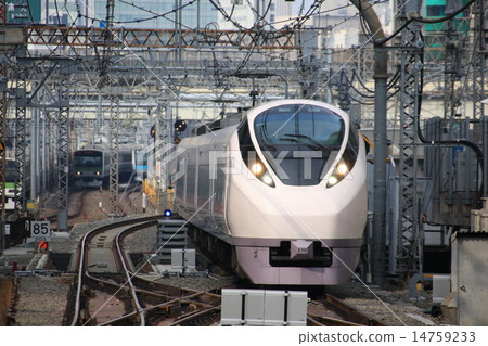 上野東京特快列車在東京線上運行 14759233