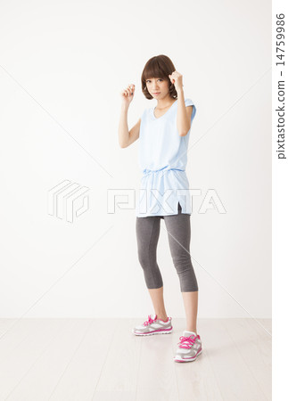 A young woman doing a boxer 14759986