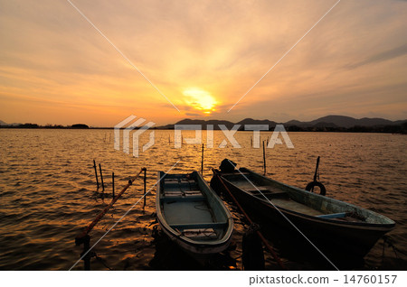 湖的黃昏Nishinoko湖的早晨煥發 14760157