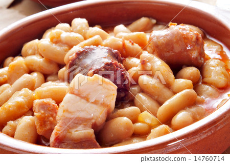 fabada asturiana, typical spanish bean stew 14760714