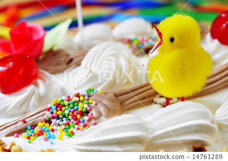 mona de pascua, an ornamented cake eaten in Spain on Easter Mond 14761289