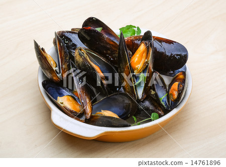 Boiled mussels 14761896
