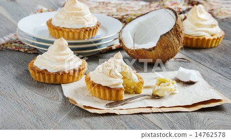 tartlets with coconut cream and meringue 14762578