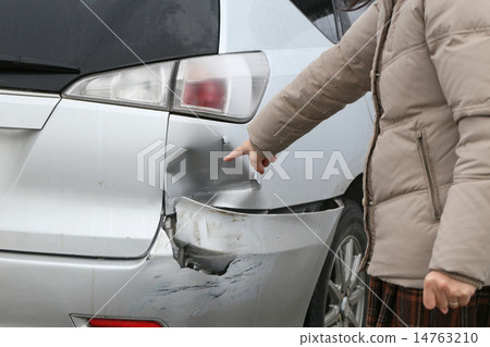 A person pointing to a dent A person pointing to a dent 14763210