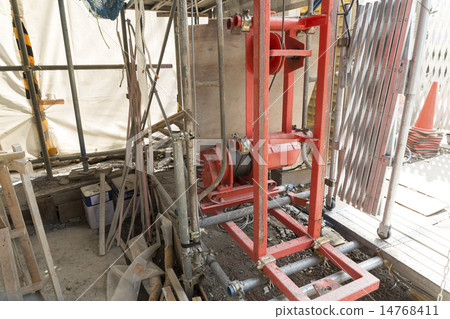 公寓房屋建築工地行李材料的圖像升降機 公寓房屋建築工地行李材料的圖像升降機 14768411