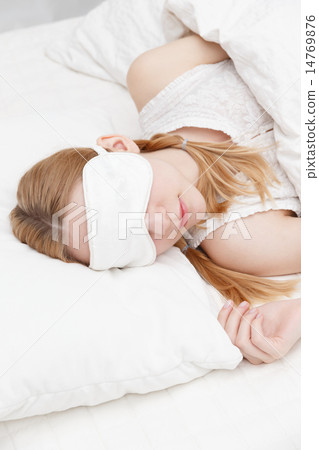 睡覺的年輕白人婦女 14769876