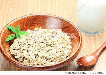 Serial and milk Serial and milk 14775987