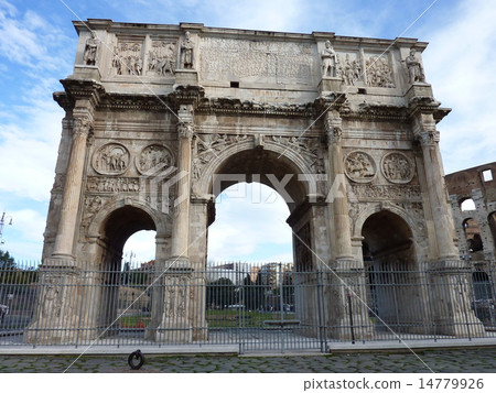 Arc de Triomphe next to the Colosseum 14779926
