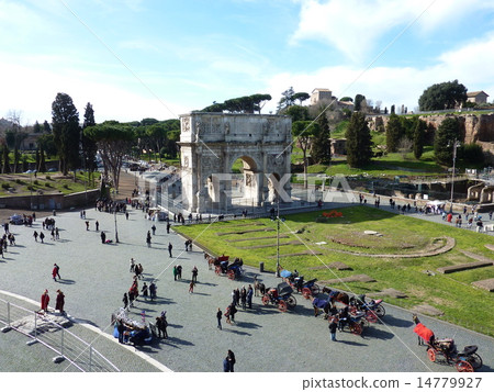 Arc de Triomphe next to the Colosseum 14779927