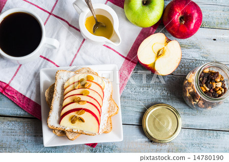 bran toast with cheese, apple and dried fruits 14780190