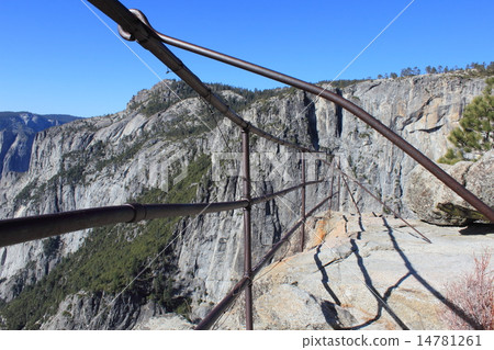 Yosemite Fall Trail / Yosemite National Park 14781261