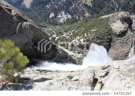 Yosemite Fall Trail / Yosemite National Park 14781267