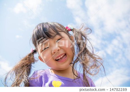 Blue sky and girls Blue sky and girls 14782289